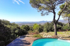 Villa d’architecte au cœur de 2,6 hectares de nature, avec vue panoramique exceptionnelle