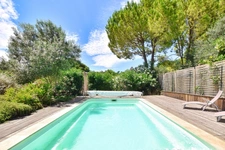 Charmante villa de plain-pied avec jardin paysager et piscine en cœur d’Hérault