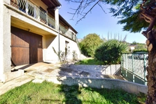Grande demeure avec jardin et garage