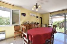 Villa de plain-pied avec piscine et vaste jardin !!! SOUS COMPROMIS !!!