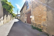 Maison de village rénovée et climatisée avec jardin au calme !!! SOUS COMPROMIS !!!