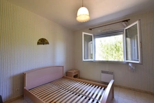 Villa de plain-pied avec piscine et vaste jardin !!! SOUS COMPROMIS !!!