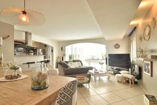 Spacieuse Villa avec piscine au calme et vue imprenable. !!! SOUS OFFRE D'ACHAT ACEPTÉE !!!