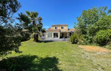 Spacieuse Villa avec piscine au calme et vue imprenable. !!! SOUS OFFRE D'ACHAT ACEPTÉE !!!