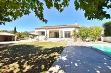 Villa de plain-pied avec piscine et appartement indépendant au calme