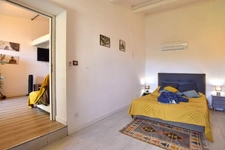Villa de plain-pied avec dépendance, piscine et grand garage