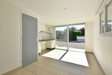 Villa de plain-pied avec piscine et appartement indépendant au calme