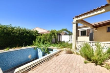 Villa de plain-pied avec piscine et vaste jardin !!! SOUS COMPROMIS !!!