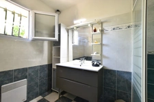 Villa de plain-pied avec piscine et vaste jardin !!! SOUS COMPROMIS !!!