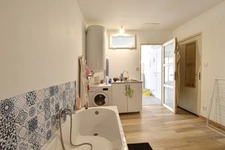 Maison de village rénovée et climatisée avec jardin au calme
