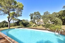 Villa d’architecte au cœur de 2,6 hectares de nature, avec vue panoramique exceptionnelle