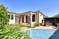 Villa de plain-pied avec piscine et vaste jardin !!! SOUS COMPROMIS !!!