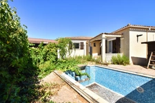 Villa de plain-pied avec piscine et vaste jardin !!! SOUS COMPROMIS !!!