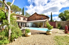 Maison de caractère avec studio indépendant et piscine au cœur de l'Hérault.