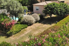 Charmante villa de plain-pied avec jardin paysager et piscine en cœur d’Hérault