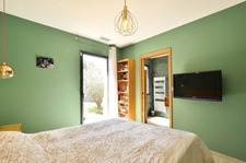 Villa contemporaine de plain-pied avec piscine