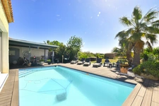 Spacieuse Villa avec piscine au calme et vue imprenable. !!! SOUS OFFRE D'ACHAT ACEPTÉE !!!