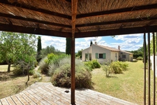 Villa de plain-pied avec piscine et grand jardin à 20 min de Montpellier !!! SOUS COMPROMIS !!!