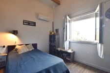 Villa de plain-pied avec dépendance, piscine et grand garage