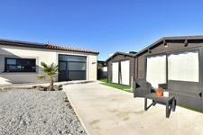 Élégante villa moderne de plain-pied avec dépendance et piscine !!! SOUS COMPROMIS !!!