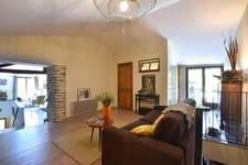 Maison en pierre rénovée, volumes généreux et cadre d’exception