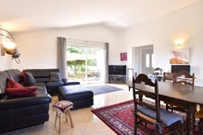 Charmante villa de plain-pied avec jardin paysager et piscine en cœur d’Hérault
