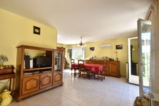 Villa de plain-pied avec piscine et vaste jardin !!! SOUS COMPROMIS !!!