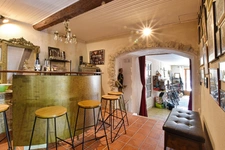 Maison en pierre rénovée, volumes généreux et cadre d’exception