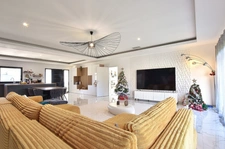 Élégante villa moderne de plain-pied avec dépendance et piscine !!! SOUS COMPROMIS !!!