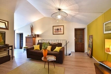 Maison en pierre rénovée, volumes généreux et cadre d’exception