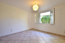Villa de plain-pied avec piscine et appartement indépendant au calme