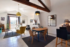 Maison en pierre rénovée, volumes généreux et cadre d’exception