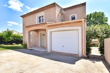 Villa familiale avec piscine et garage !!! SOUS OFFRE D'ACHAT ACCEPTÉE !!!