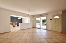 Villa de plain-pied avec piscine et appartement indépendant au calme
