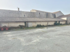 batiment en pierre à vendre et à rénover sur  CISSAC MEDOC (33)