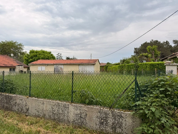 Terrain de 800 m2 avec bati existant
