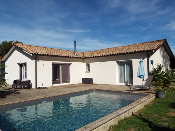 Maison à vendre maison 4 chambres sur terrain de 907 m2 
