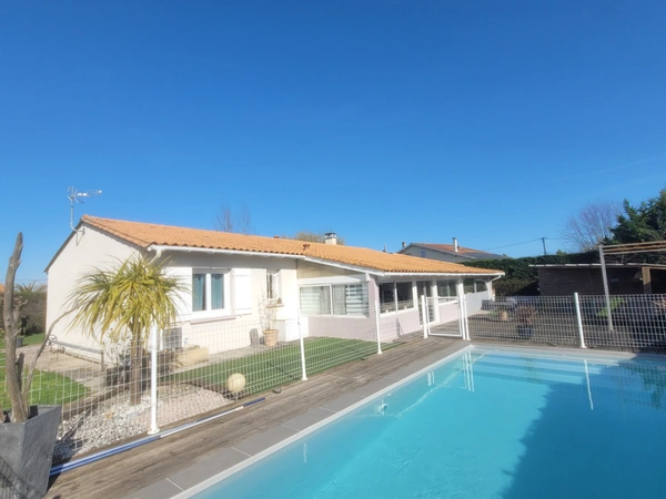 Maison à vendre avec jardin et piscine