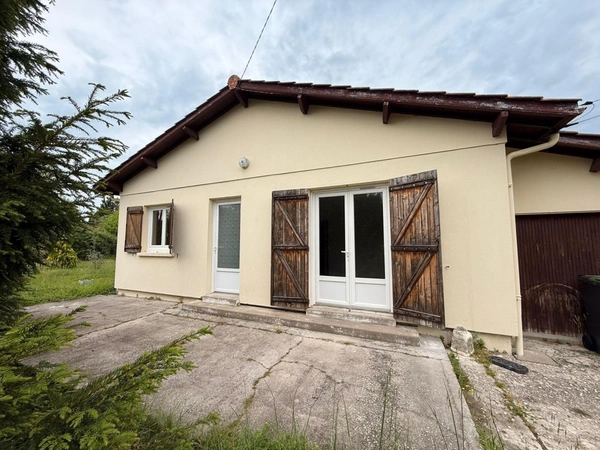 Maison à vendre 2 chambres sur terrain constructible  de 1200 m2 ( possibilité de seconde maison )