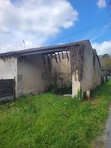 batisse a vendre avec jardin 
