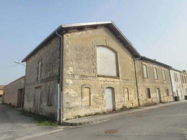 Batiment en PIERRE au coeur de CISSAC MEDOC