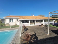 Maison à vendre avec jardin et piscine