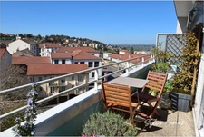Acheter à prix réduit grâce au viager– Duplex inversé avec terrasse et vue panoramique à Saint-Genest-Lerpt (42)