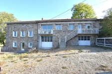 Maison en pierre de 192 m² avec vue dégagée et grande terrasse à Sainte-Sigolène