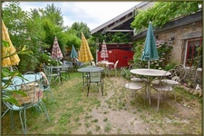 À VENDRE Fonds de commerce et murs Café-Restaurant avec Chambres d’hôtes, aux portes de l’Ardèche