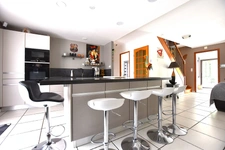  À vendre bien rare – Superbe propriété avec vue imprenable, piscine et prestations haut de gamme – Firminy / Saint-Ferréol-d’Auroure