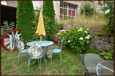 À VENDRE Fonds de commerce et murs Café-Restaurant avec Chambres d’hôtes, aux portes de l’Ardèche
