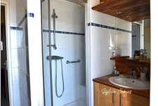 Acheter à prix réduit grâce au viager– Duplex inversé avec terrasse et vue panoramique à Saint-Genest-Lerpt (42)
