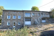Maison en pierre de 192 m² avec vue dégagée et grande terrasse à Sainte-Sigolène