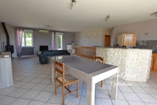 Maison en pierre de 192 m² avec vue dégagée et grande terrasse à Sainte-Sigolène